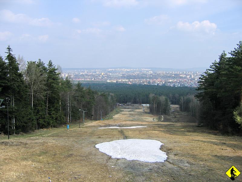 fota 029.jpg - A ja myślałem, że to Telegraf. Bardzo chcielibyście zobaczyć moją minę, gdy konfrontuję rzeczywistość z mapą. Jeszcze kawał drogi przede mną. Jestem w plecy z czasem, by zdążyć na wcześniejszy pociąg. Trzeba będzie skrócić trasę.